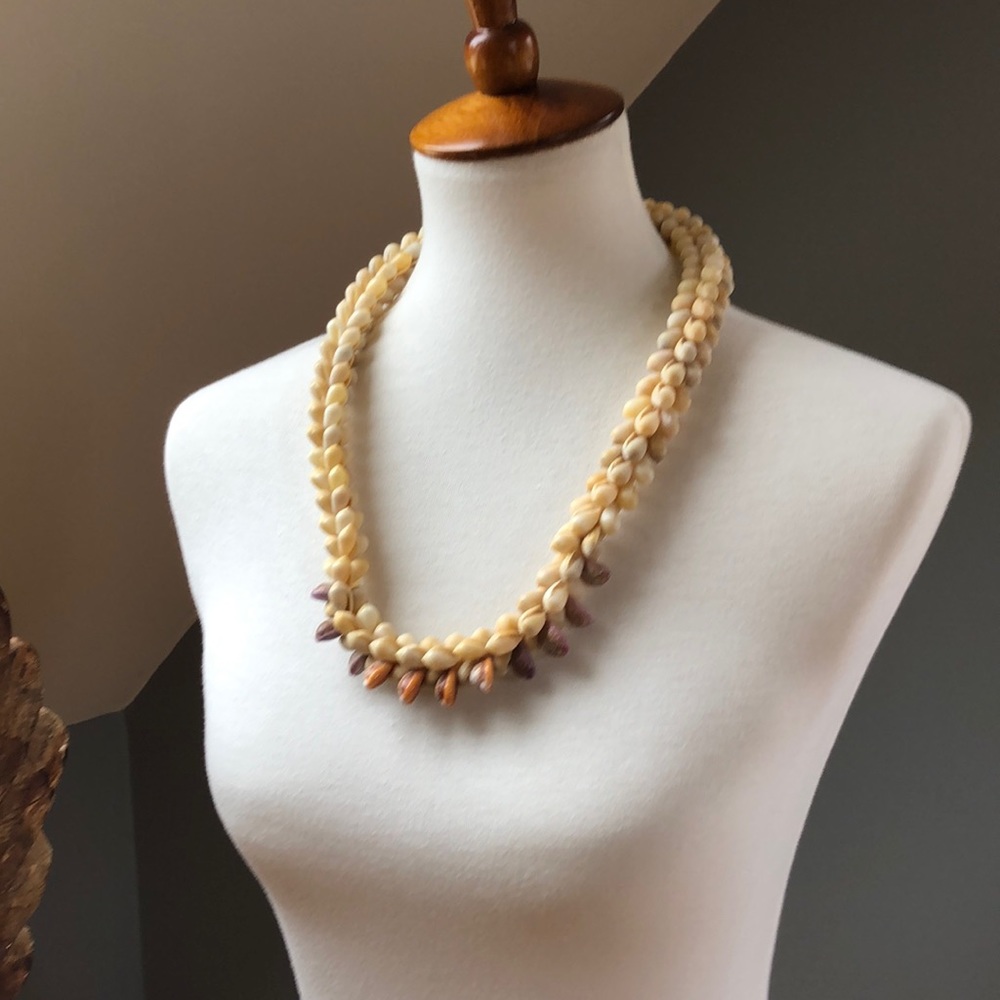 Raratonga Pupu Woven Shell Tahitian Lei Necklace - Picture 4 of 16